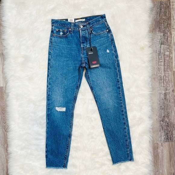 Levi’s Premium Wedgie Fit Ankle Jeans - Picture 8 of 12